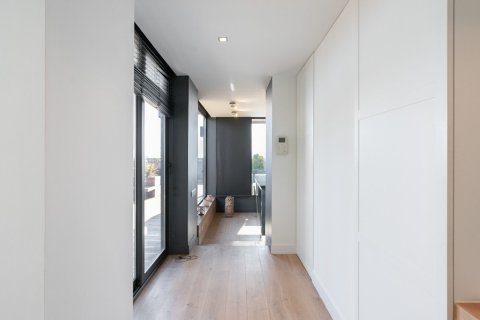 Apartamento de 4 dormitorios en alquiler en Barcelona, Cataluña, Spain № 1550 - foto 22