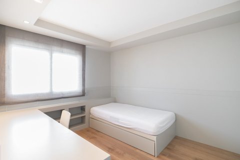 Apartamento de 4 dormitorios en alquiler en Barcelona, Cataluña, Spain № 1550 - foto 19
