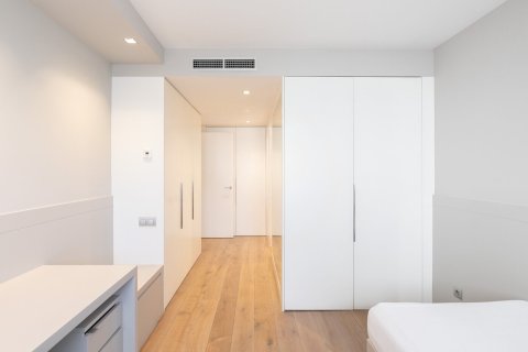 Apartamento de 4 dormitorios en alquiler en Barcelona, Cataluña, Spain № 1550 - foto 20