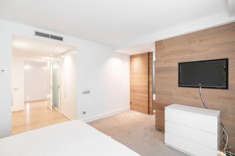 Apartamento de 4 dormitorios en alquiler en Barcelona, Cataluña, Spain № 1550 - foto 14