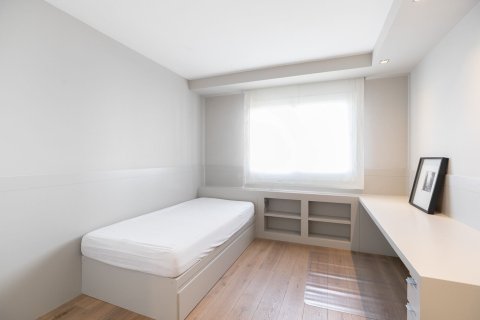 Apartamento de 4 dormitorios en alquiler en Barcelona, Cataluña, Spain № 1550 - foto 17