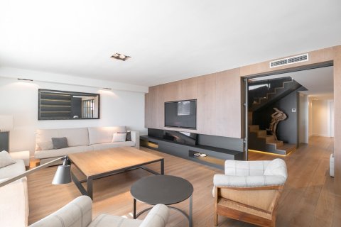 Apartamento de 4 dormitorios en alquiler en Barcelona, Cataluña, Spain № 1550 - foto 5