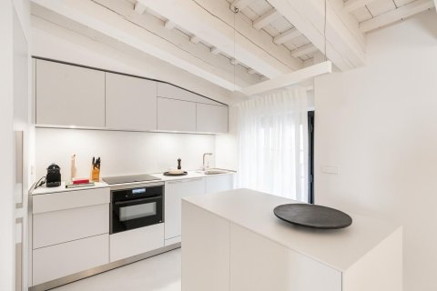 Снять в аренду квартиру в Барселона, Испания с 3 комнаты, № 1551 - фото 2