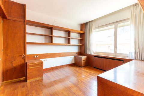 Снять в аренду квартиру в Барселона, Испания с 6 комнат, 475м², № 1555 - фото 6