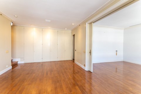 Снять в аренду квартиру в Барселона, Испания с 6 комнат, 475м², № 1555 - фото 11