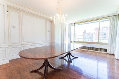 Снять в аренду квартиру в Барселона, Испания с 6 комнат, 475м², № 1555 - фото 4