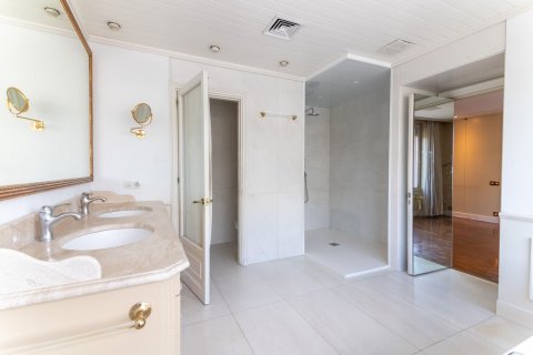 Снять в аренду квартиру в Барселона, Испания с 6 комнат, 475м², № 1555 - фото 14