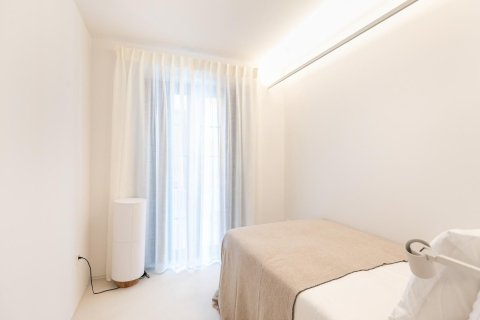 Снять в аренду квартиру в Барселона, Испания с 4 комнаты, № 1556 - фото 2