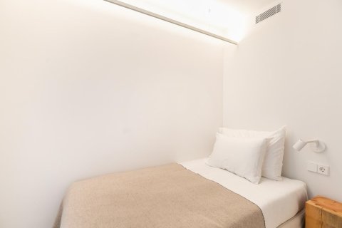 Снять в аренду квартиру в Барселона, Испания с 4 комнаты, № 1556 - фото 4