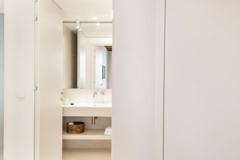 Снять в аренду квартиру в Барселона, Испания с 4 комнаты, № 1556 - фото 3