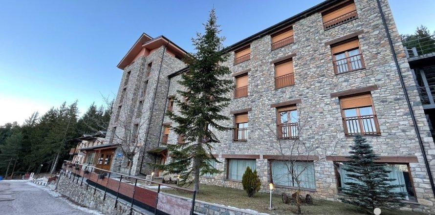 2731 sq.m. commercial property for sale in La Molina, Girona, Catalonia, Spain № 4942