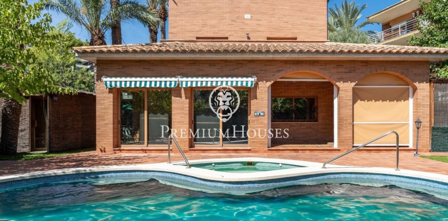 Дом с 9 спальнями в Кастельдефельсе, Барселона, Каталония, Испания № 2372