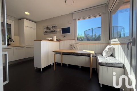 4 bedrooms apartment for sale in Sant Vicenc De Montalt, Barcelona, Catalonia, Spain № 4812 - photo 15