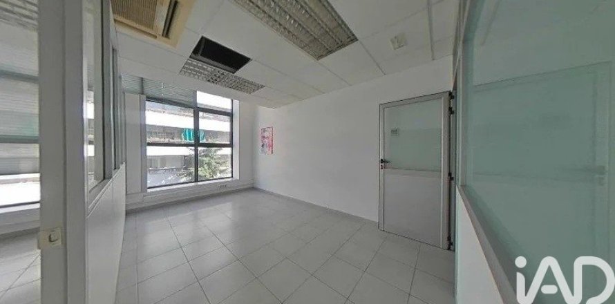 101 sq.m. commercial property for rent in Manresa, Barcelona, Catalonia, Spain № 7320