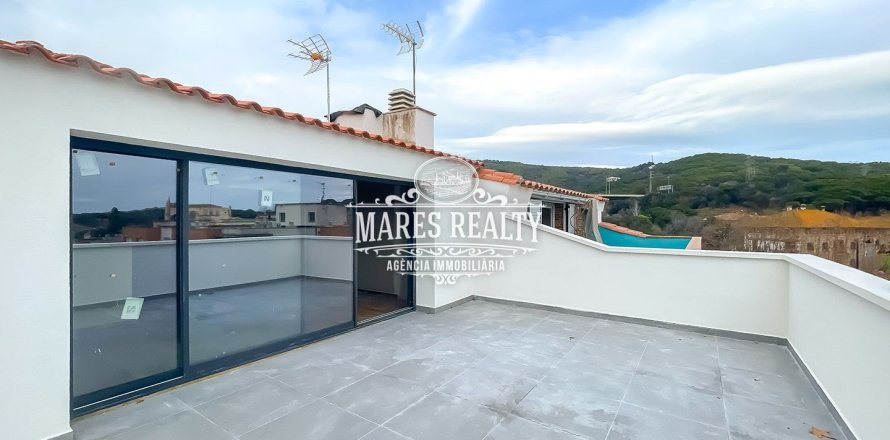 Таунхаус с 4 спальнями в Канет-де-Мар, Барселона, Каталония, Испания № 3091