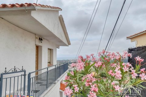 Вилла с 5 спальнями в Пинеда-де-Мар, Барселона, Каталония, Испания № 3096