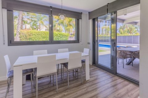5 bedrooms house for sale in Sant Andreu de Llavaneres, Barcelona, Catalonia, Spain № 7192 - photo 14