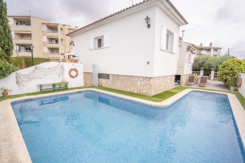 Купить дом в Кома-Руга, Испания с 5 комнат, 217м², № 1321 - фото 2