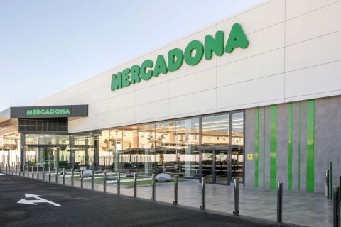 2116 m² commercial property à vendre à Barcelona, Catalonia, Spain № 3581