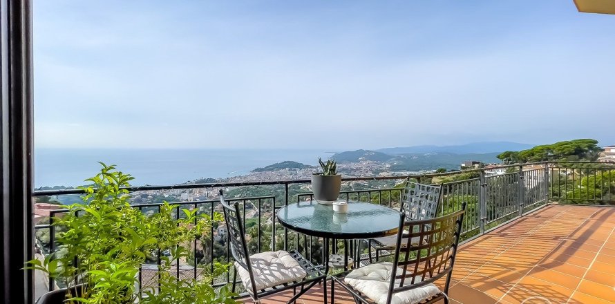 Вилла с 13 спальнями в Льорет-де-Мар, Герона, Каталония, Испания № 1305