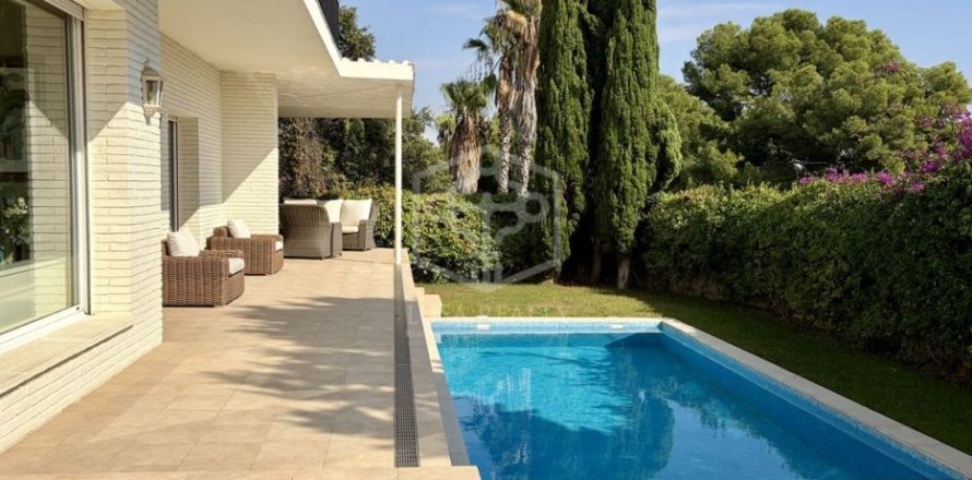 Вилла с 5 спальнями в Барселоне, Каталония, Испания № 1306