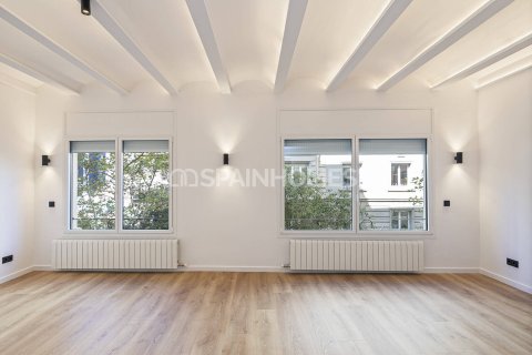 Купить квартиру в Барселона, Испания с 4 комнаты, 140м², № 1308 - фото 18