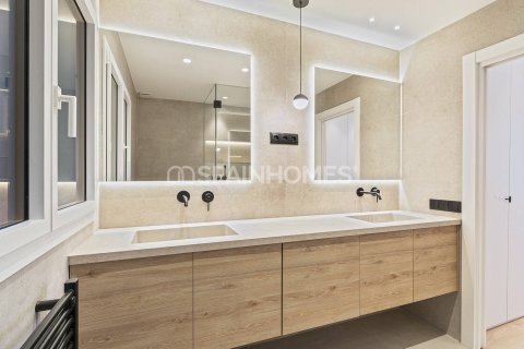 Купить квартиру в Барселона, Испания с 4 комнаты, 140м², № 1308 - фото 6