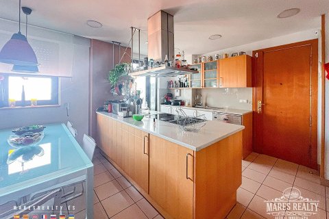 Купить квартиру в Барселона, Испания с 4 спальни, 196м², № 972 - фото 17