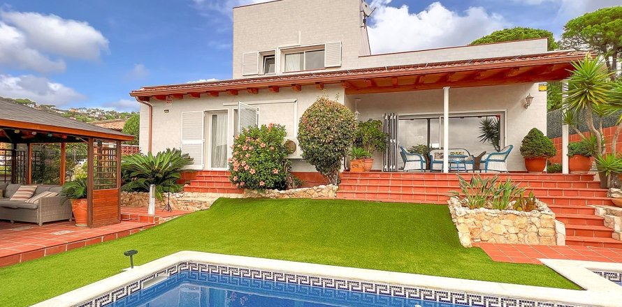 Вилла с 3 спальнями в Льорет-де-Мар, Герона, Каталония, Испания № 969