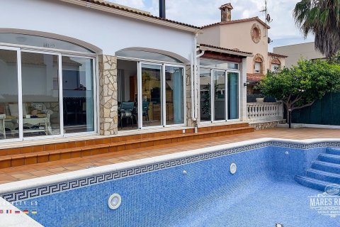 Купить виллу в Льорет-де-Мар, Испания с 3 спальни, 348м², № 973 - фото 2