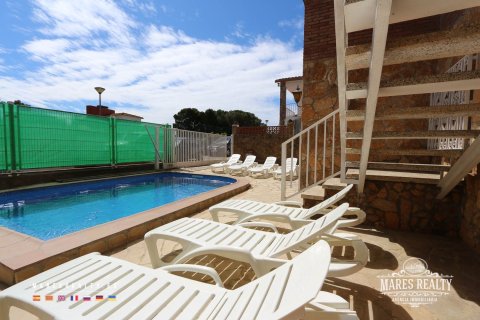 Купить виллу в Льорет-де-Мар, Испания с 7 спален, 250м², № 975 - фото 5