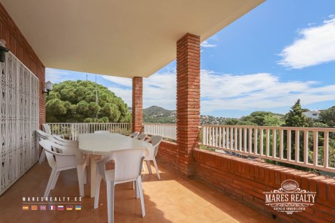 Купить виллу в Льорет-де-Мар, Испания с 7 спален, 250м², № 975 - фото 3