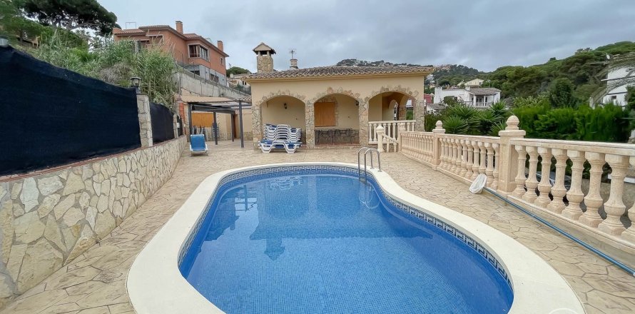 Вилла с 3 спальнями в Льорет-де-Мар, Герона, Каталония, Испания № 974