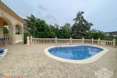 Купить виллу в Льорет-де-Мар, Испания с 3 спальни, 251м², № 974 - фото 2
