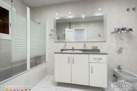 Купить виллу в Льорет-де-Мар, Испания с 3 спальни, 251м², № 974 - фото 16