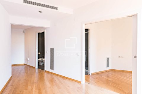 Купить квартиру в Барселона, Испания с 2 спальни, 71м², № 7173 - фото 29