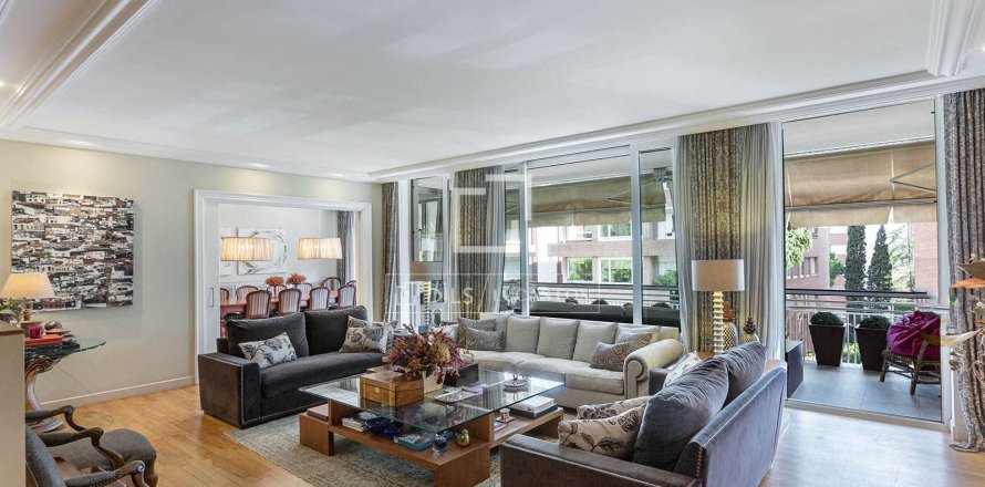 6 bedrooms apartment for sale in Barcelona, Catalonia, Spain № 6523