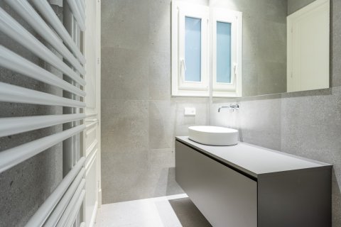 Apartamento de 2 dormitorios en venta en Barcelona, Cataluña, Spain № 3592 - foto 13