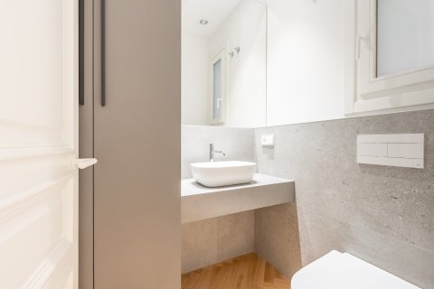 Apartamento de 2 dormitorios en venta en Barcelona, Cataluña, Spain № 3592 - foto 4