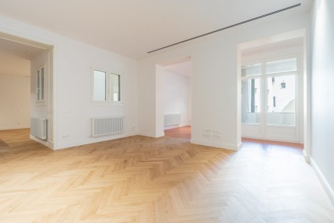 Apartamento de 2 dormitorios en venta en Barcelona, Cataluña, Spain № 3592 - foto 26