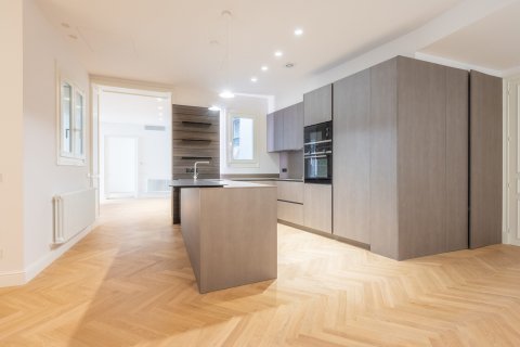 Apartamento de 2 dormitorios en venta en Barcelona, Cataluña, Spain № 3592 - foto 20