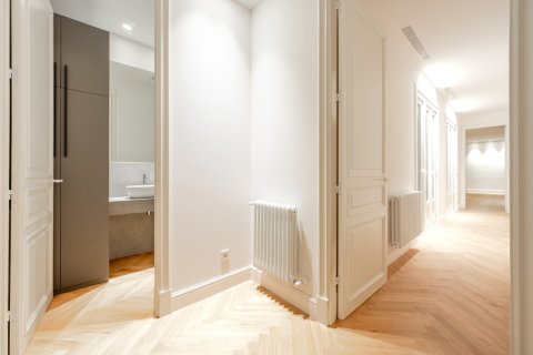 Apartamento de 2 dormitorios en venta en Barcelona, Cataluña, Spain № 3592 - foto 3