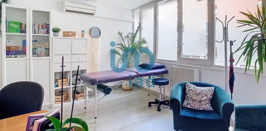 291 sq.m. commercial property for rent in Barcelona, Catalonia, Spain № 5142