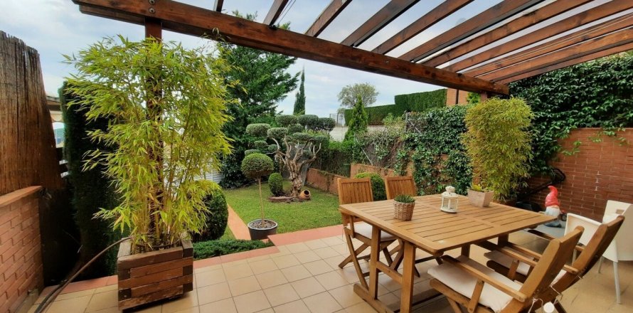 Сasa de 3 dormitorios en alquiler en Sant Vicenc De Montalt, Barcelona, Cataluña, Spain № 5148