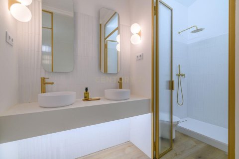 Купить дом в Старый город, Барселона, Испания с 2 спальни, 95м², № 2311 - фото 3