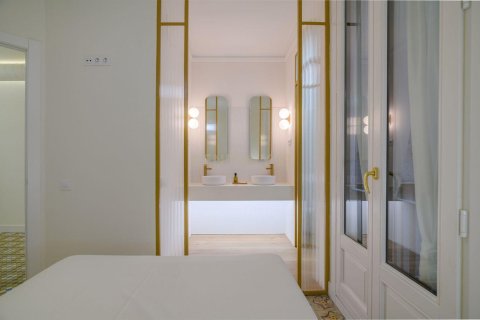 Купить дом в Старый город, Барселона, Испания с 2 спальни, 95м², № 2311 - фото 2