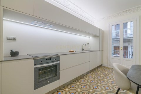 Купить квартиру в Старый город, Барселона, Испания с 2 спальни, 95м², № 2313 - фото 11