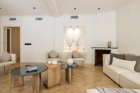 3 bedrooms apartment for sale in Barcelona, Catalonia, Spain № 6392 - photo 4