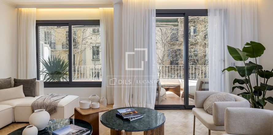3 bedrooms apartment for sale in Barcelona, Catalonia, Spain № 6392