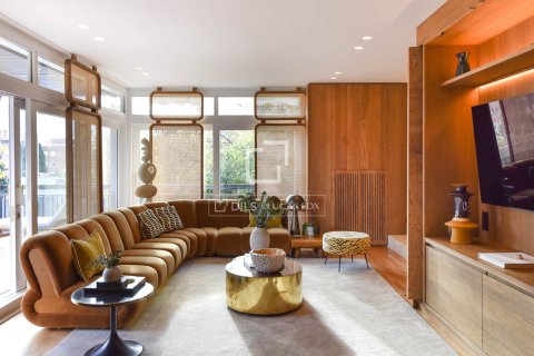 Apartamento de 4 dormitorios en venta en Barcelona, Cataluña, Spain № 6395